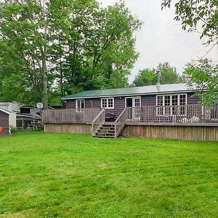 Beautiful 3 Bdrm + Bunkie Waterfront Cottage Near Gull Lake Minden Exterior foto